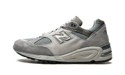 990 V2 "Wtaps - grey"