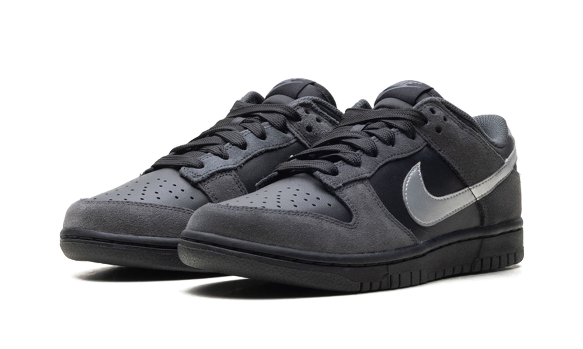 Dunk Low Women "Anthracite / metallic silver" II7636 001