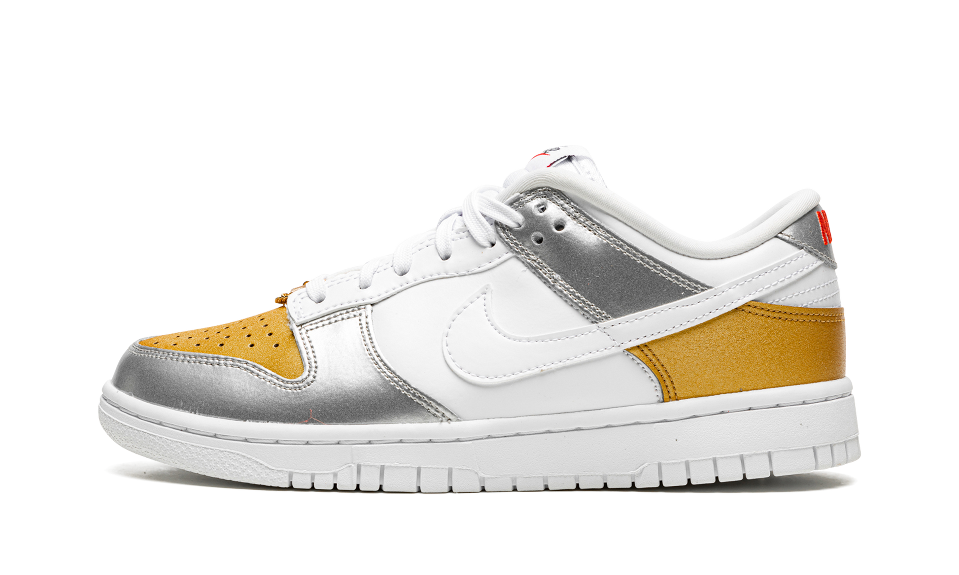 Dunk Low Women "Gold white silver" DH4403 700