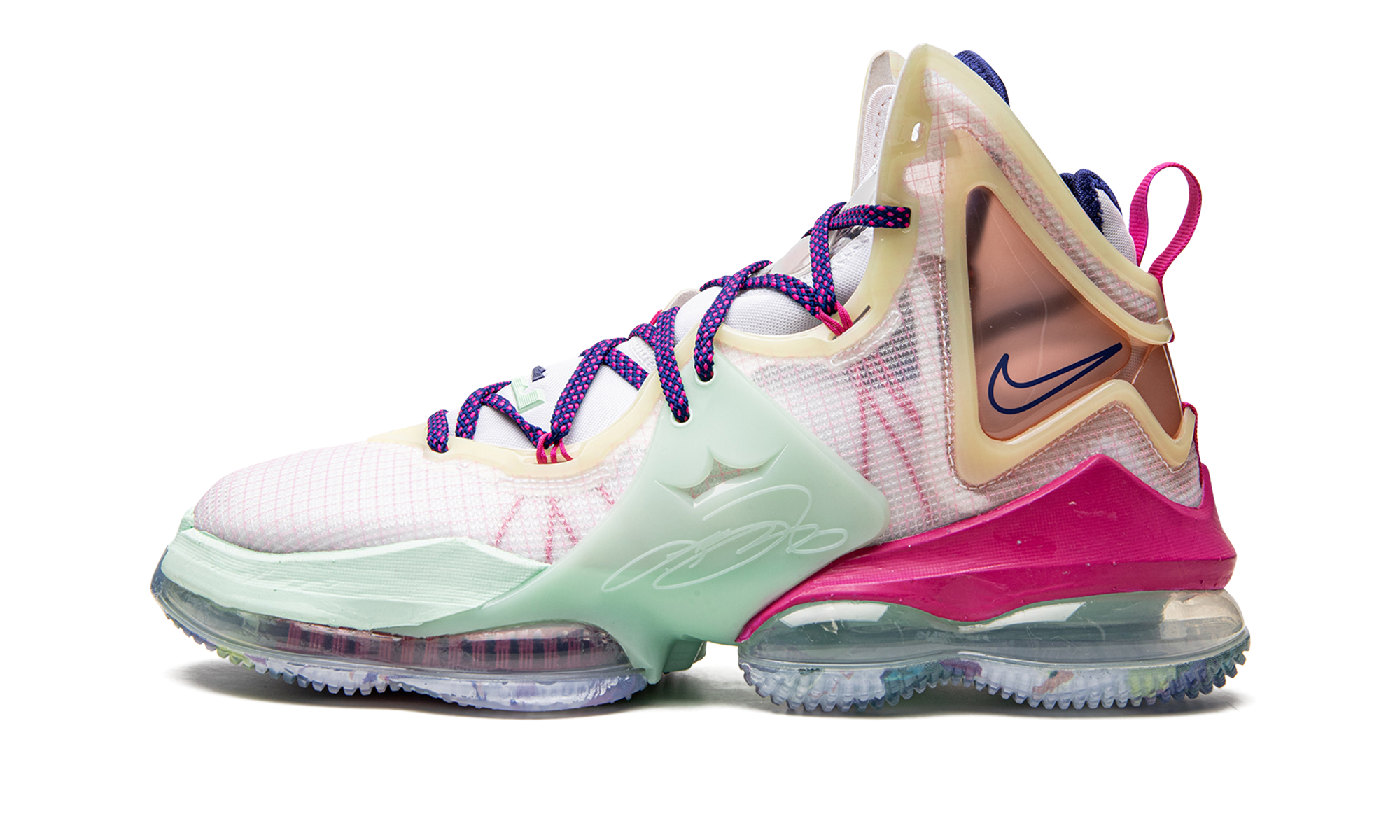 Lebron 19 "Valentine's day" DH8459 900
