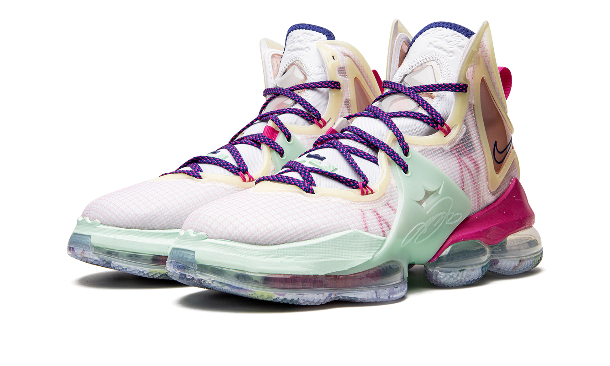 Lebron 19 "Valentine's day" DH8459 900
