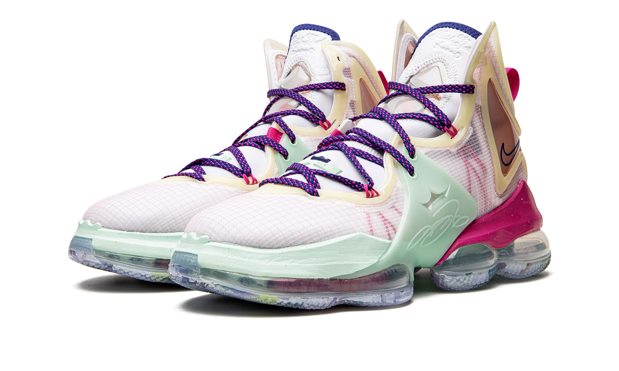 Lebron 19 "Valentine's day" DH8459 900