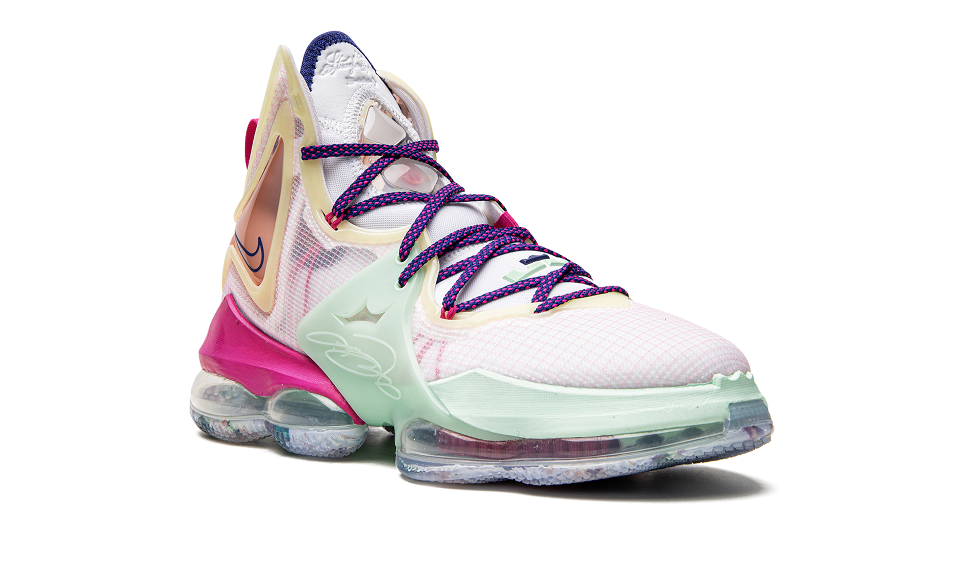 Lebron 19 "Valentine's day" DH8459 900