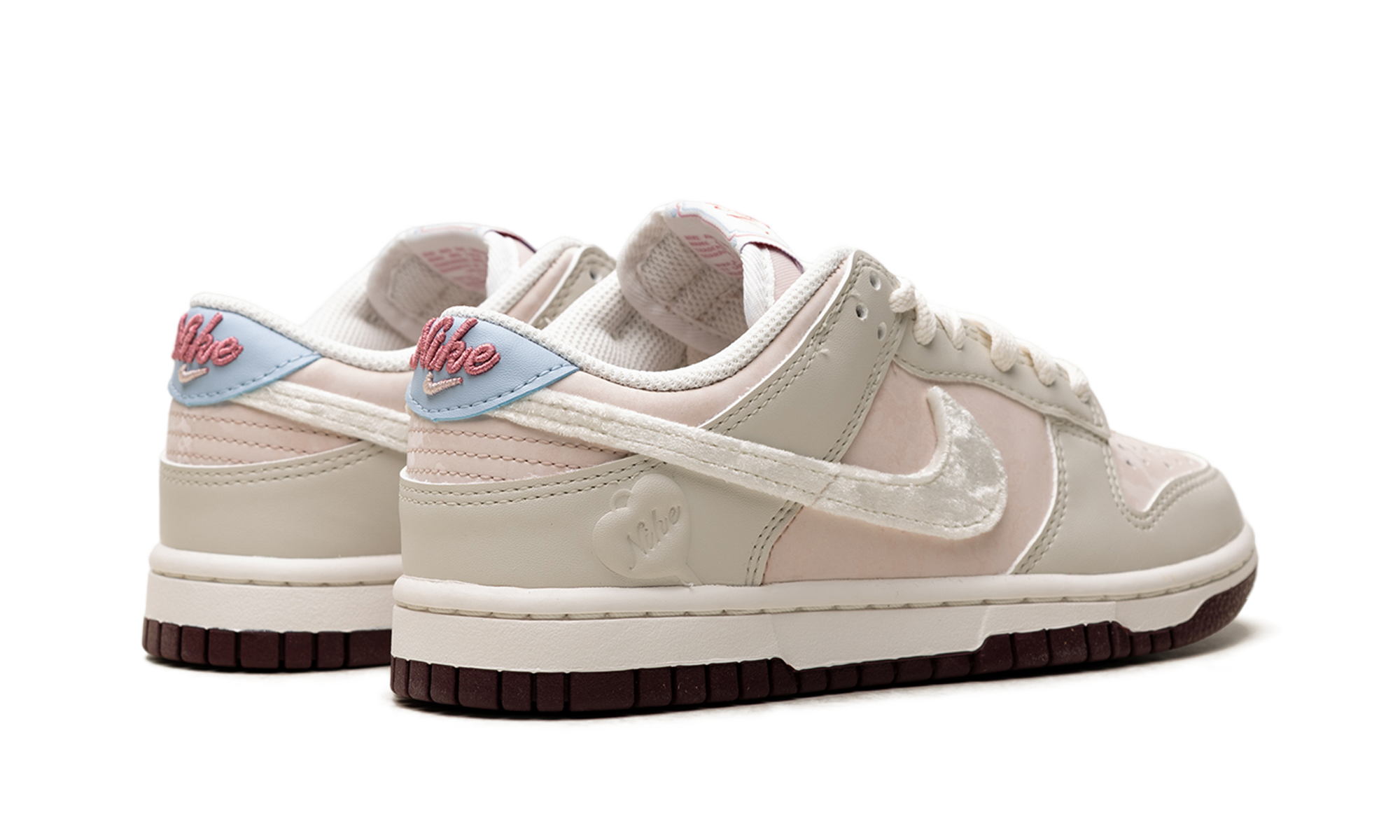 Nike Dunk Low Women "Valentine's day" IQ1145 610