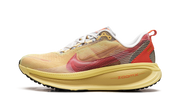 Vomero 18 Se "International running pack - vivid sulfur" IH3576 999