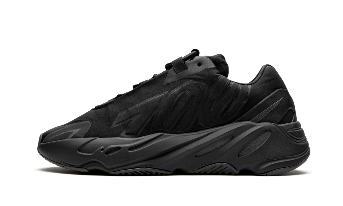 Yeezy Boost 700 Mnvn "Triple black" FV4440