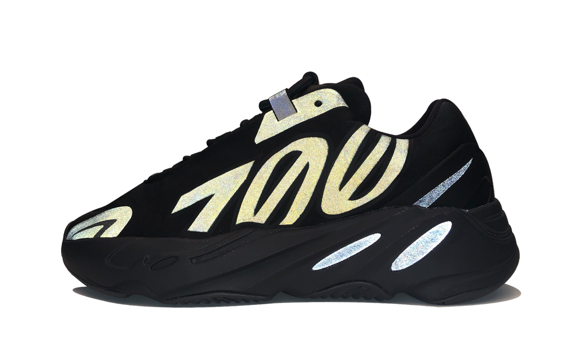 Yeezy Boost 700 Mnvn "Triple black" FV4440